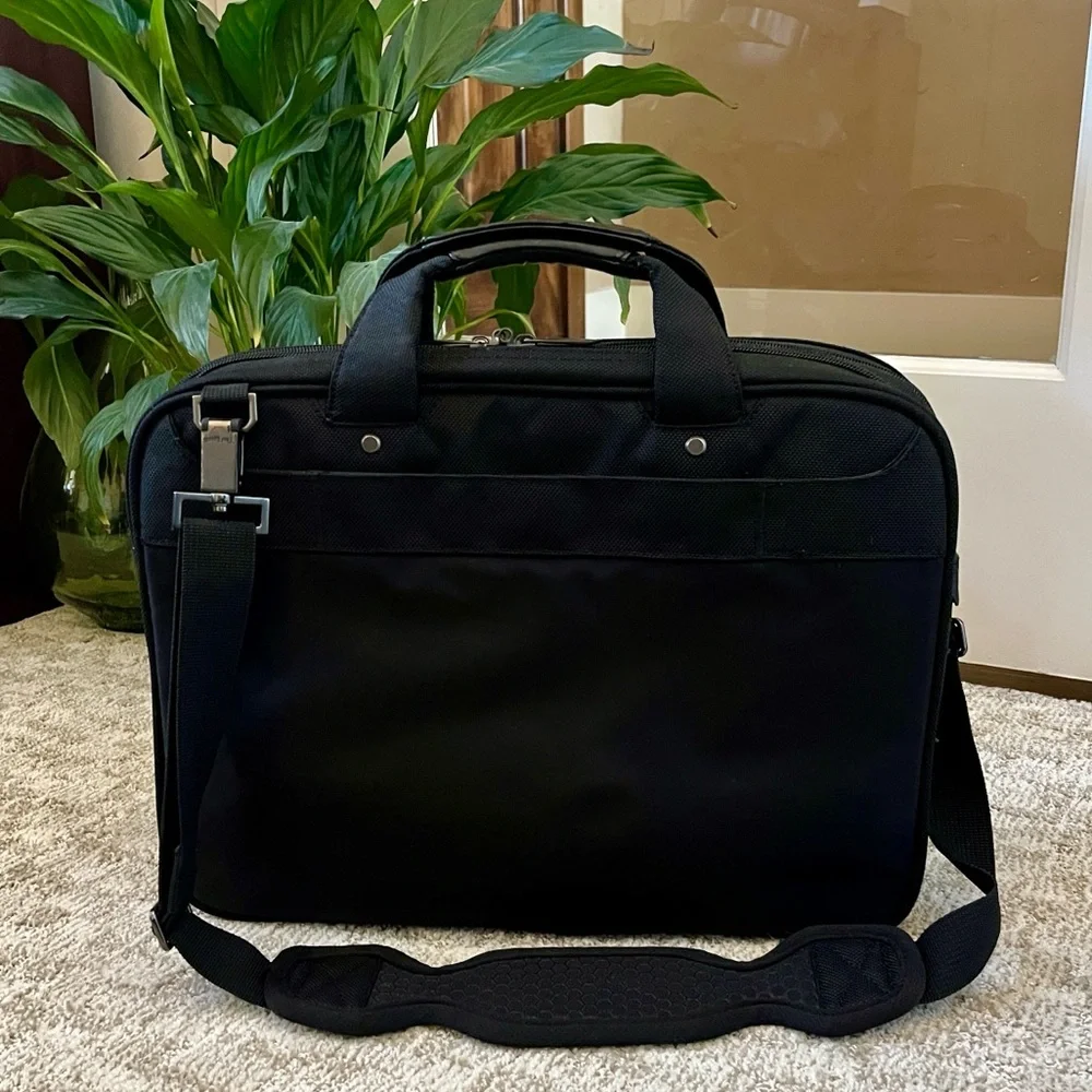 Targus Corporate Traveler Black Laptop Briefcase Bag —14-Inch